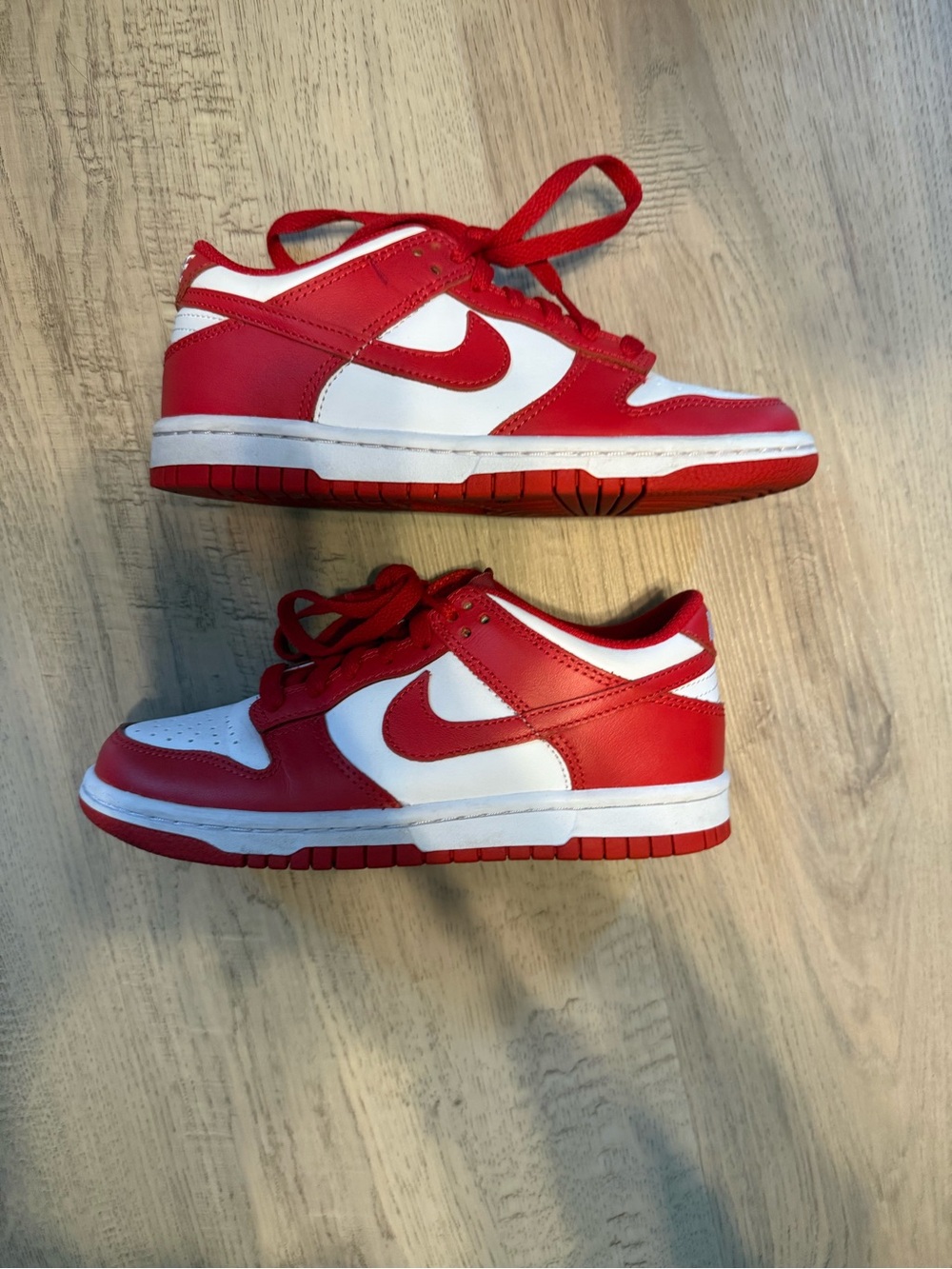 Nike Kids Low-Top Sneakers in Red and White